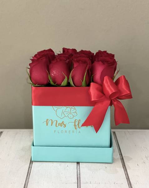 Caja azul de 16 rosas