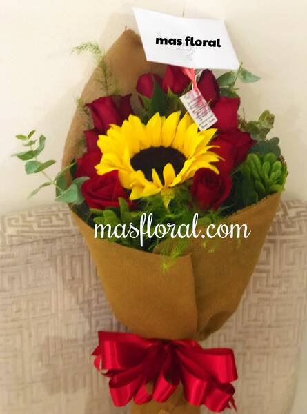 1 girasol y 12 rosas bouquet